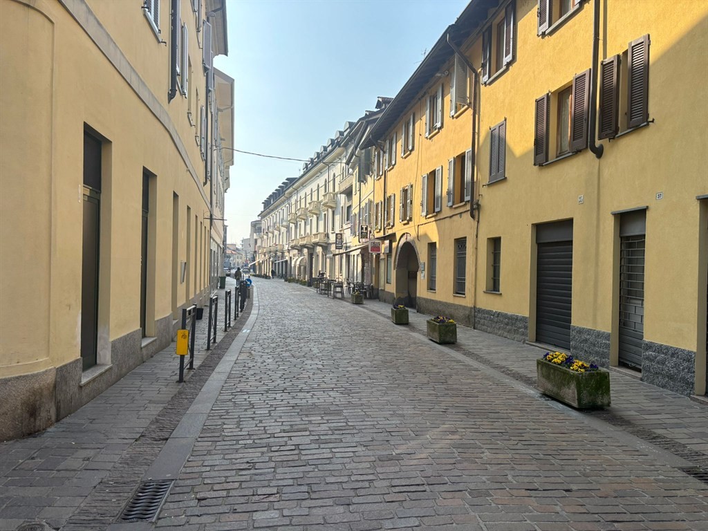 VILLASANTA CENTRO - VENDESI NEGOZIO