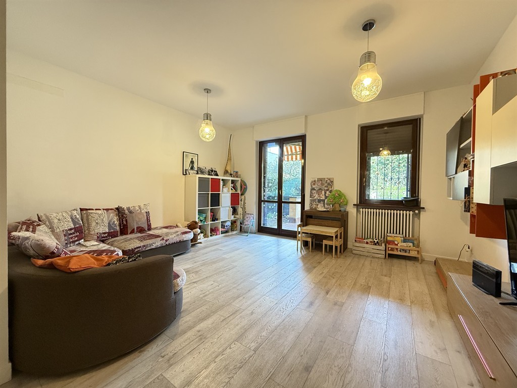 Lissone - Appartamento di 3 ampi locali con giardino in zona residenziale a 15' a piedi dal centro e dal Parco di Monza -