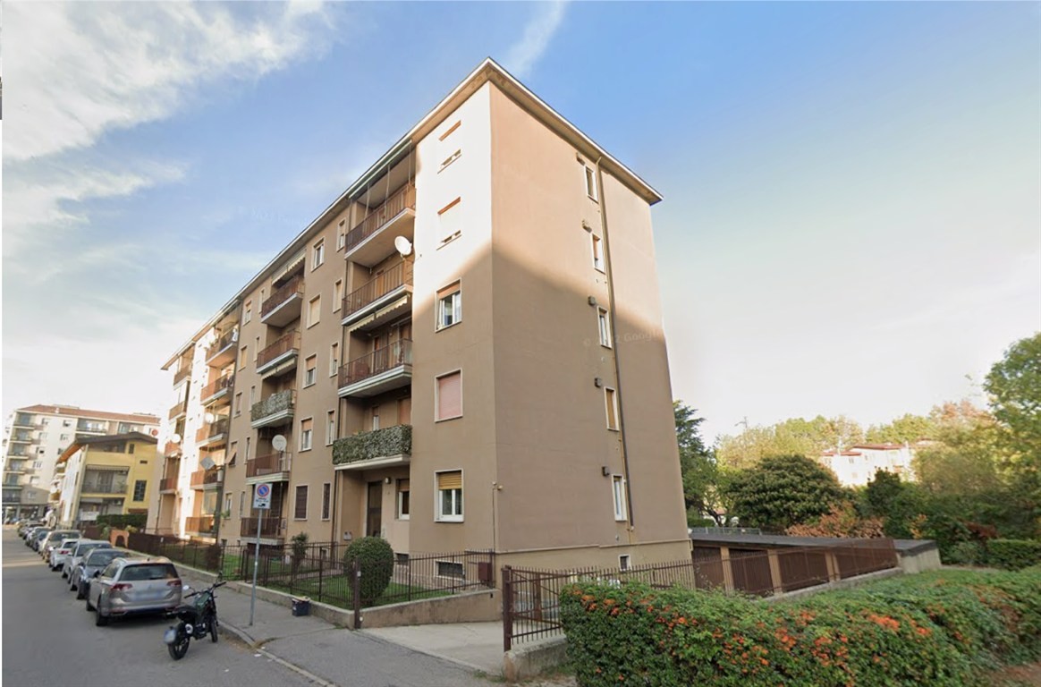 MONZA – VENDESI appartamento quadrilocale - possibilità box