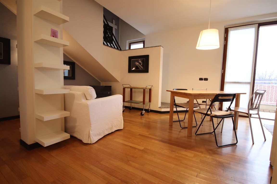 MONZA - ad.ze centro - ottimo bilocale arredato e con box