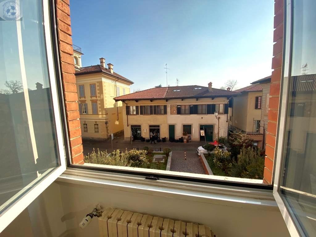 VIMERCATE CENTRO STORICO LIBERO 3 LOCALI E SERVIZI- POSTO AUTO