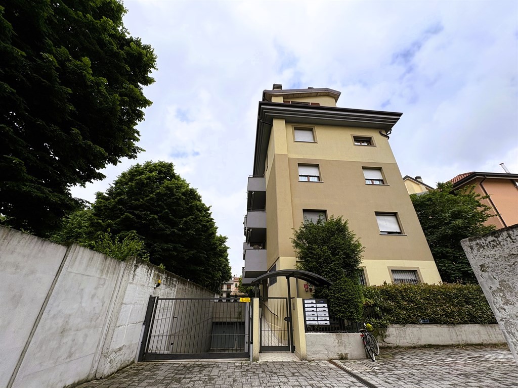 LISSONE OTTIMO 2 LOCALI ARREDATO CON GIARDINO