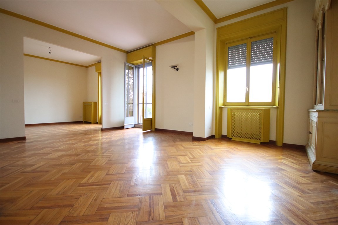 MILANO ad.ze Porta Venezia - attico con terrazzo in locazione