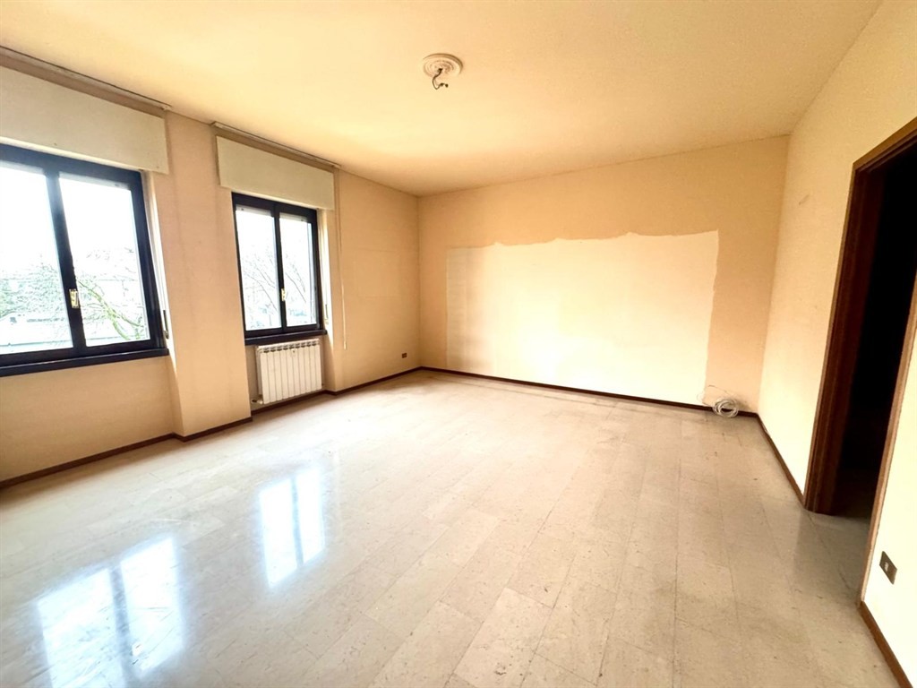 Monza  - VENDESI appartamento luminoso con box