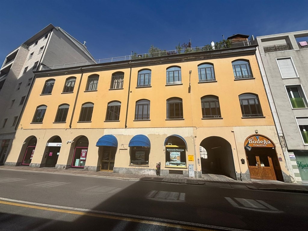 Monza centro storico - VENDESI ampio ufficio