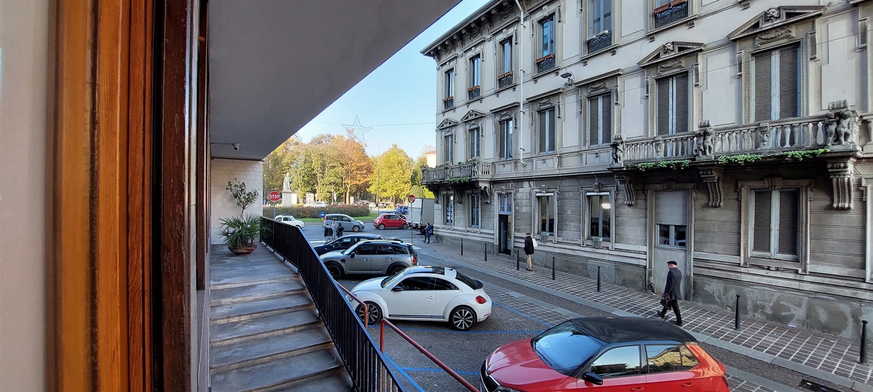 MONZA Centro - ufficio ristrutturato ed arredato in locazione