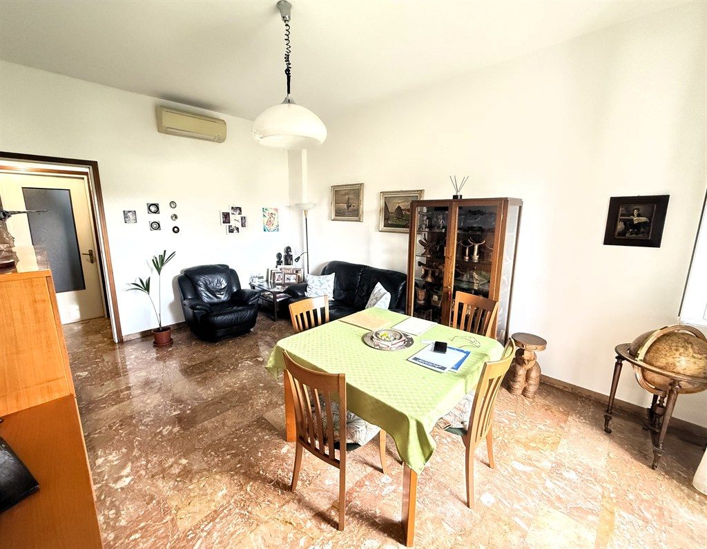 Sesto San Giovanni (MI) - 2 ampi locali con cucina abitabile -